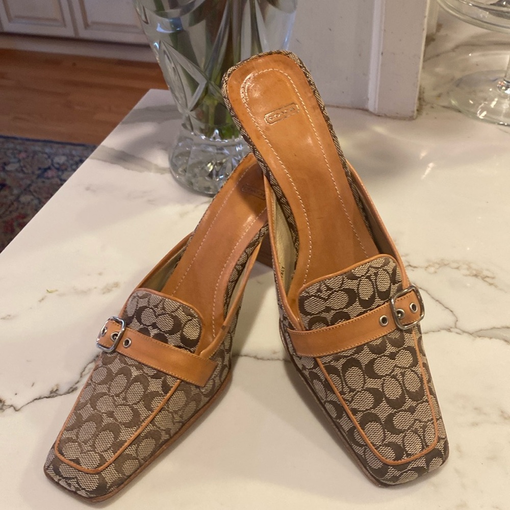COACH - QUALITY  EUC GENUINE LEATHER-MADE IN ITALY STYLE GWYNNE C MULES SZ 7